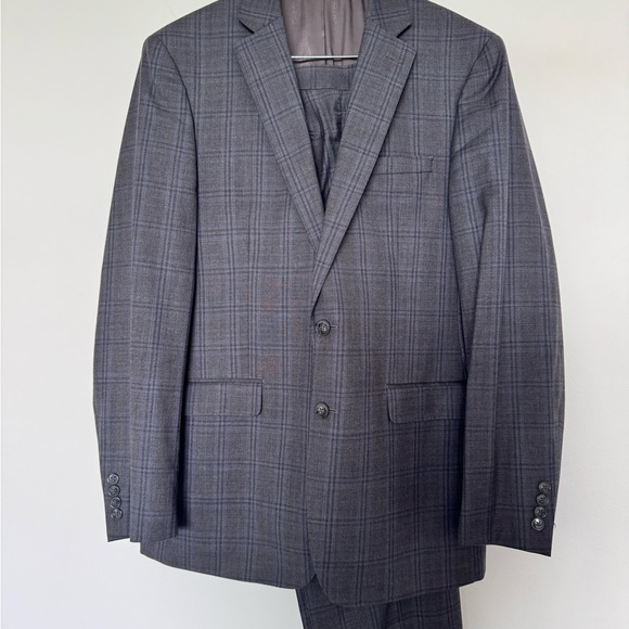 Calvin Klein Gray 100% Wool Suit , Elegant, 42R, pants 34/29-30